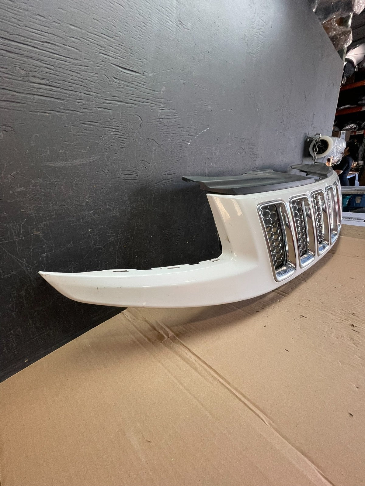 2014 2015 2016 Jeep Grand Cherokee Front Upper Grill Grille AD5560 DG2