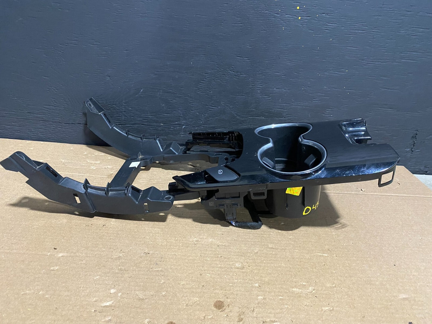 2013 to 2016 Ford Fusion Front Center Console Cup Holder Cupholder OEM D4556 DG12