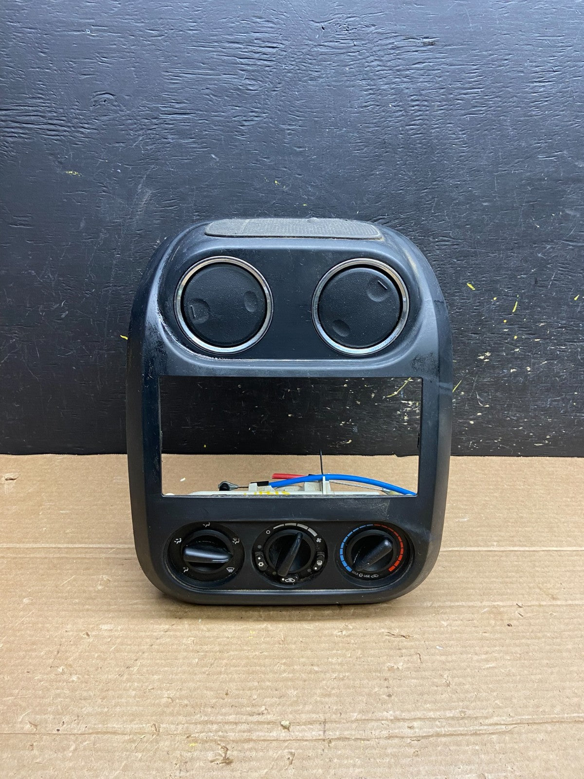 2009-2013 Jeep Patriot Dash Climate Temperature Control Radio Bezel OEM W1715 DG0