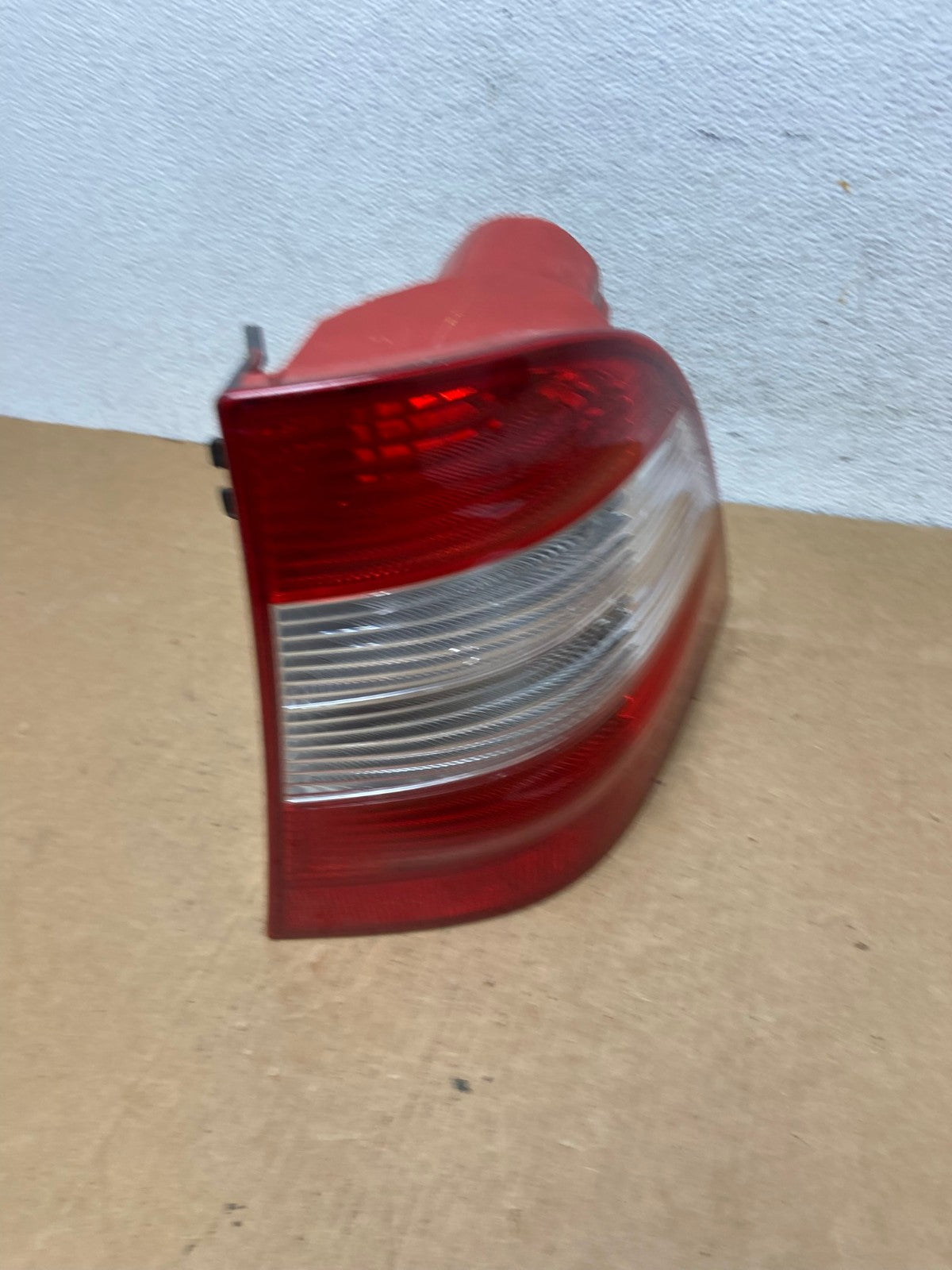 2002-2005 Mercedes ML 350 Ml-Class Right Passenger Rh Side Tail Light AD4547 LK2