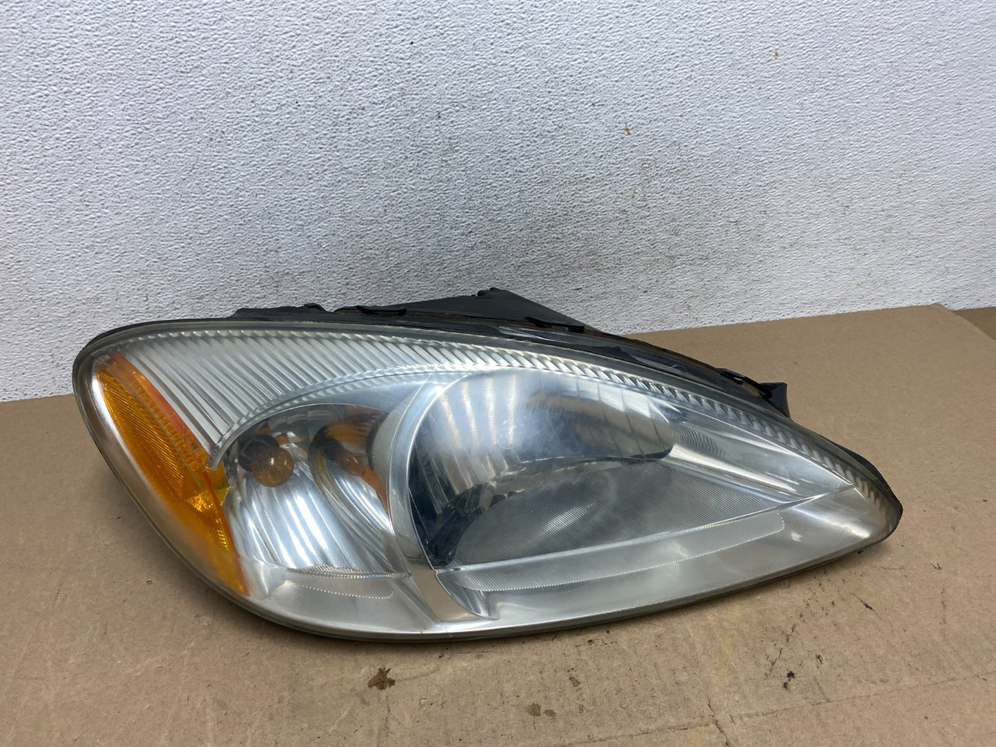 2000 to 2007 Ford Taurus Right Passenger RH Side Halogen Headlight AE6780 DW0