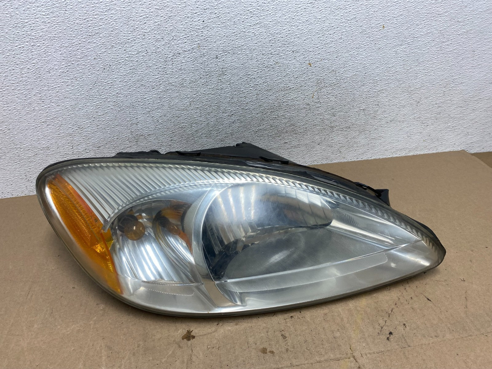 2000 to 2007 Ford Taurus Right Passenger RH Side Halogen Headlight AE6780 DW0