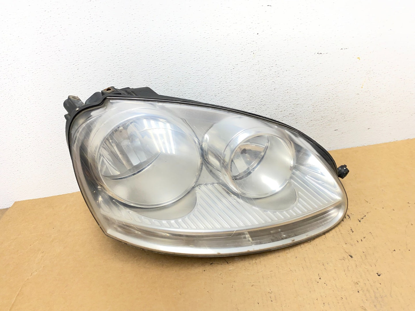 2005 - 2010 Volkswagen Jetta Right Passenger RH Side Headlight Halogen AD4664 DW0