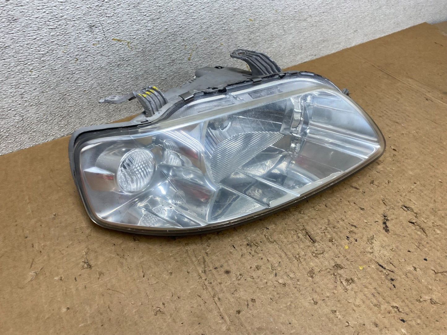 2004 - 2006 Chevrolet Aveo Hatchback Right Passenger Headlight Halogen Q8204 DW2