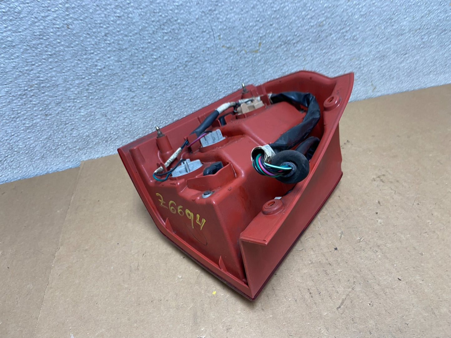 2004-2005 Mitsubishi Endeavor Right Passenger Rh Tail Light Oem Z6694 DW4