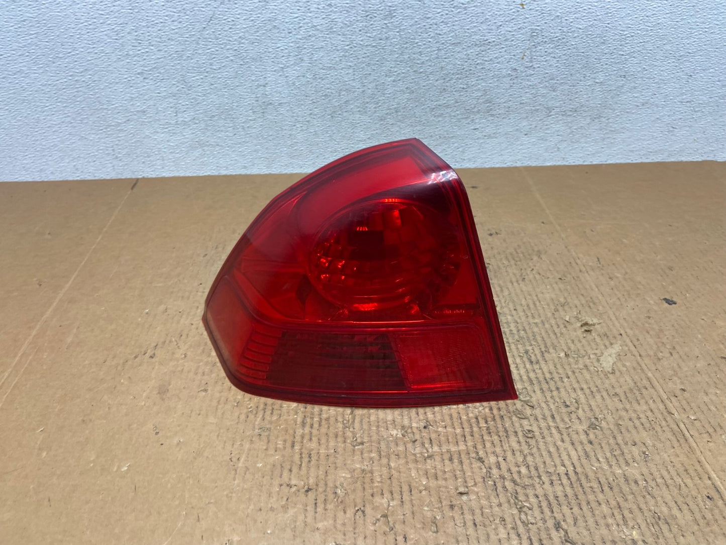 2003 2004 2005 Honda Civic Sedan Left Driver LH Side Tail Light AE2600 LK0