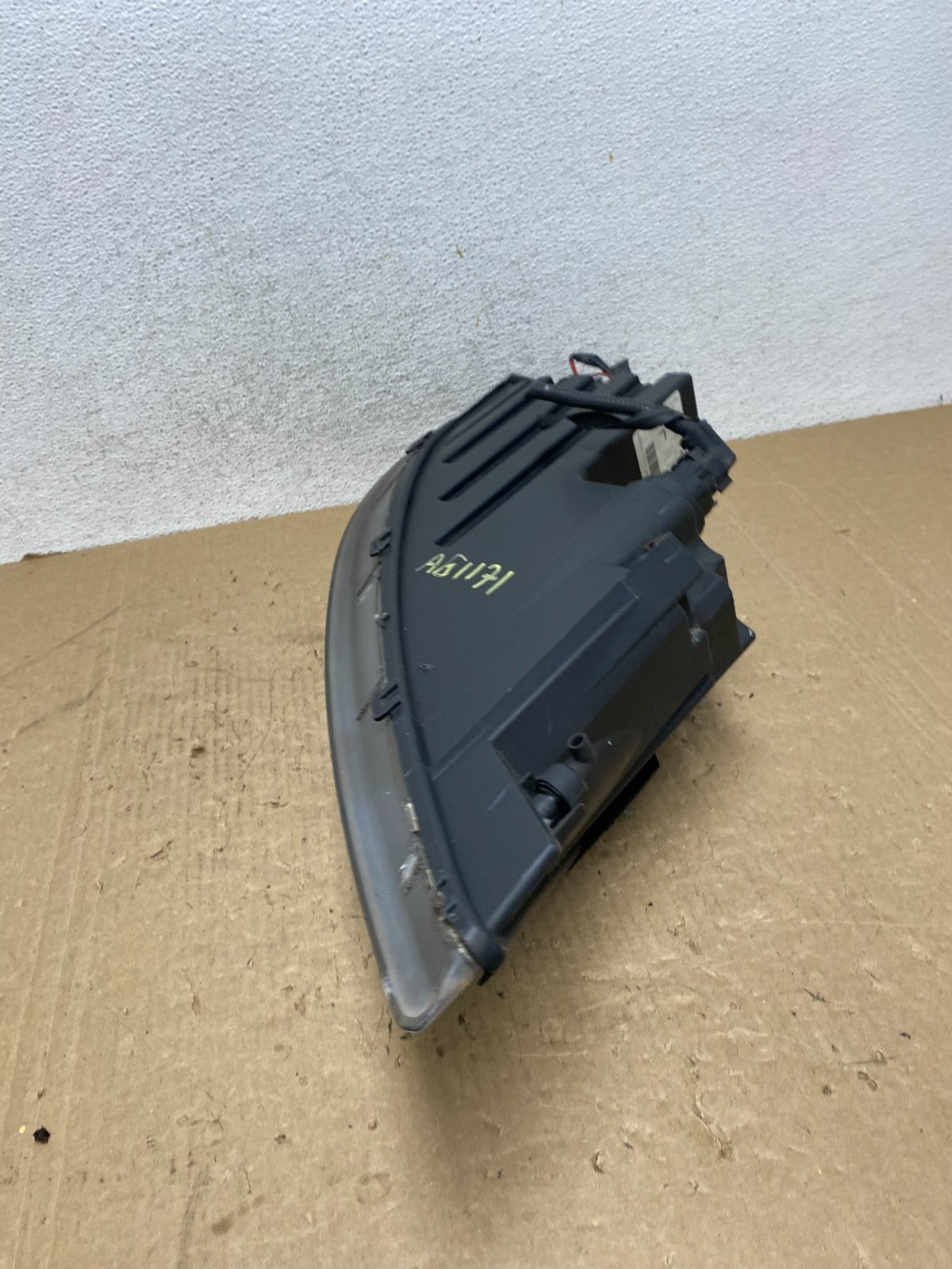 2011 to 2013 Kia Sorento Left Driver LH Side Headlight Halogen AG1171 DW5