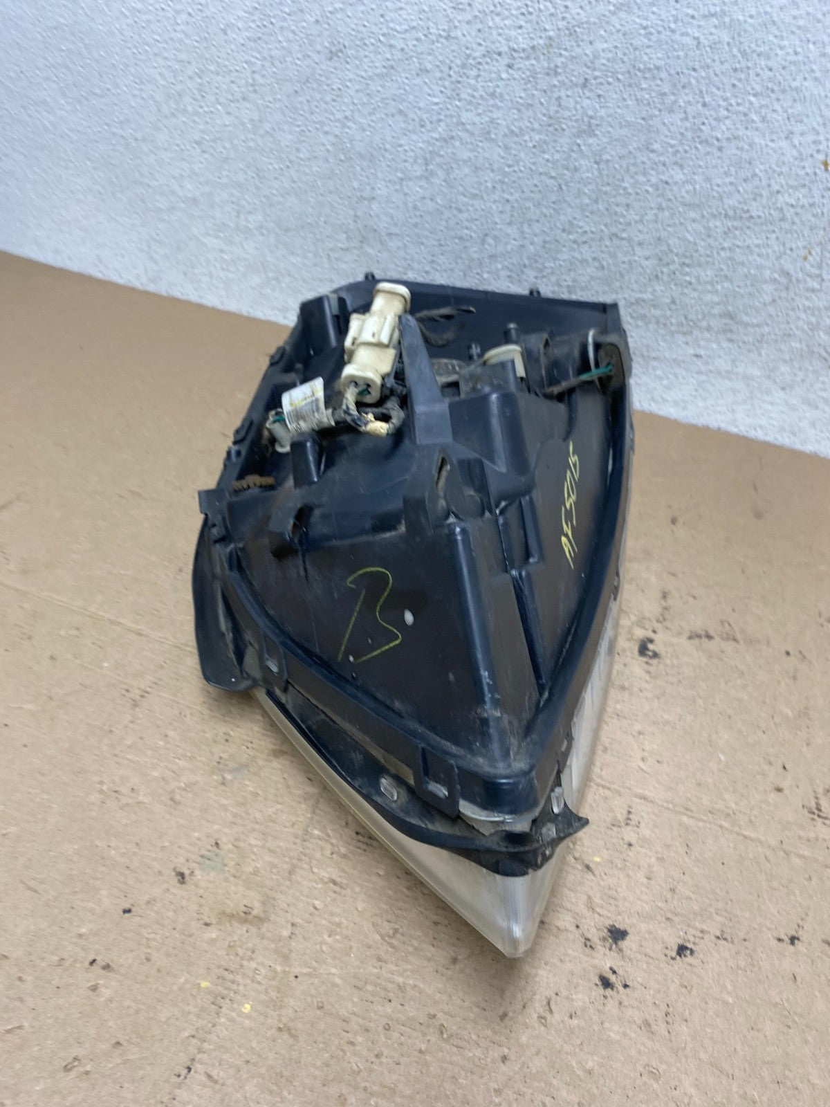 2004 - 2007 Ford Freestar Right Passenger RH Side Headlight Halogen AF5015 DW8