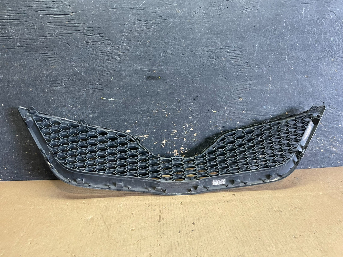 2010 to 2011 Toyota Camry Front Upper Grill Grille AA2264 DG6