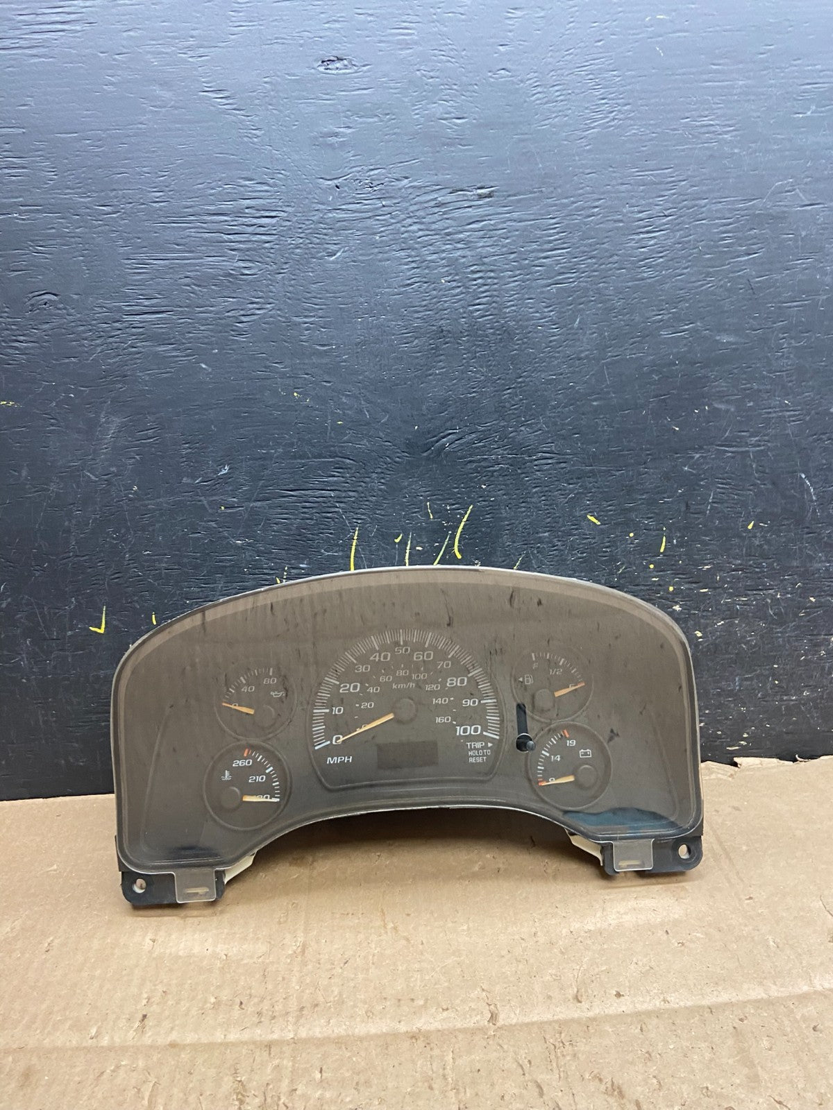 2004 to 2007 Chevrolet Express Speedometer Cluster Gauge OEM  Y5524 DG0