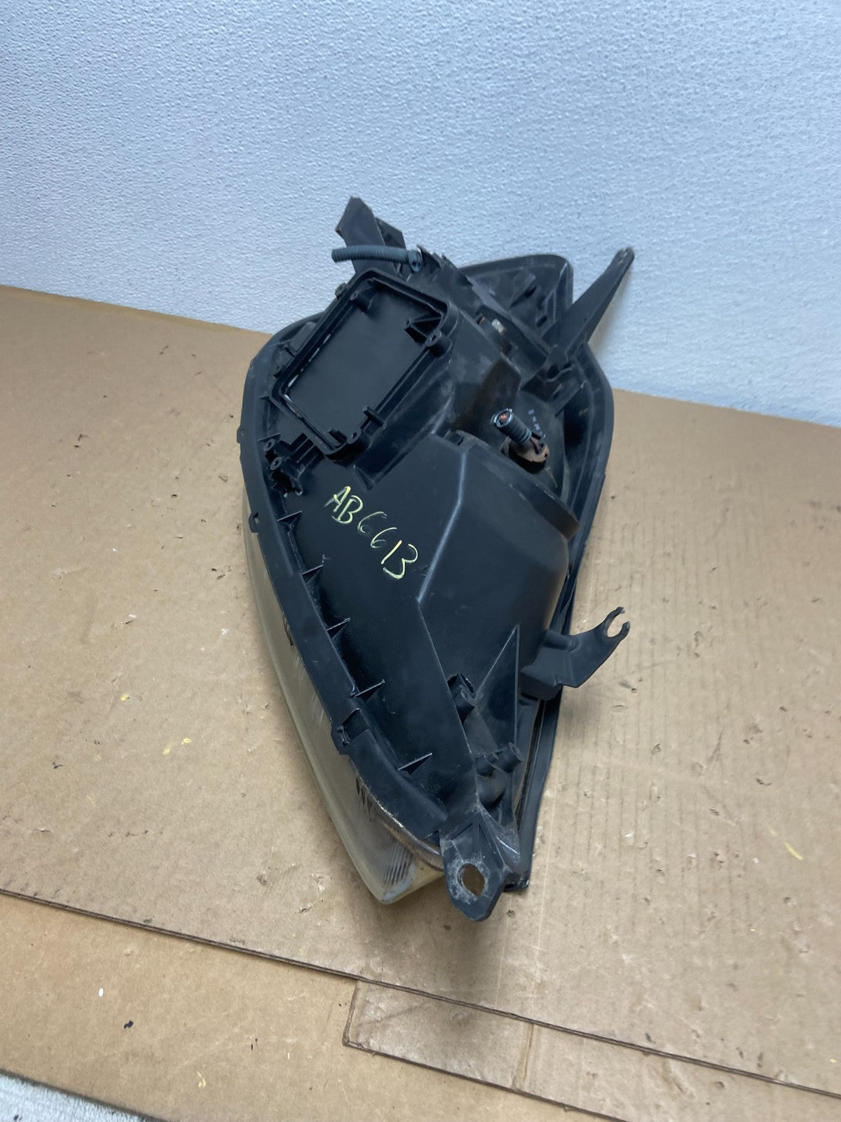 2004-2005 Toyota Sienna Left Driver LH Side Halogen Headlight AB6613 DW8