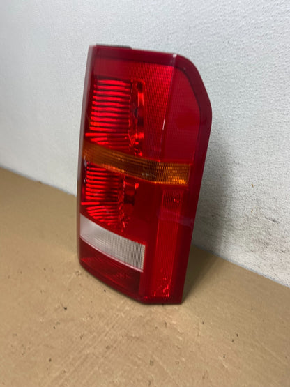 2005 - 2009 Land Rover LR3 Right Passenger Side Tail Light af7357 DG1
