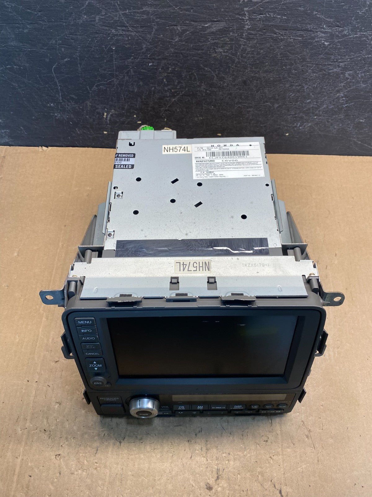 2006 to 2008 Honda Ridgeline Navigation GPS Screen Display Radio AE7853 DW4