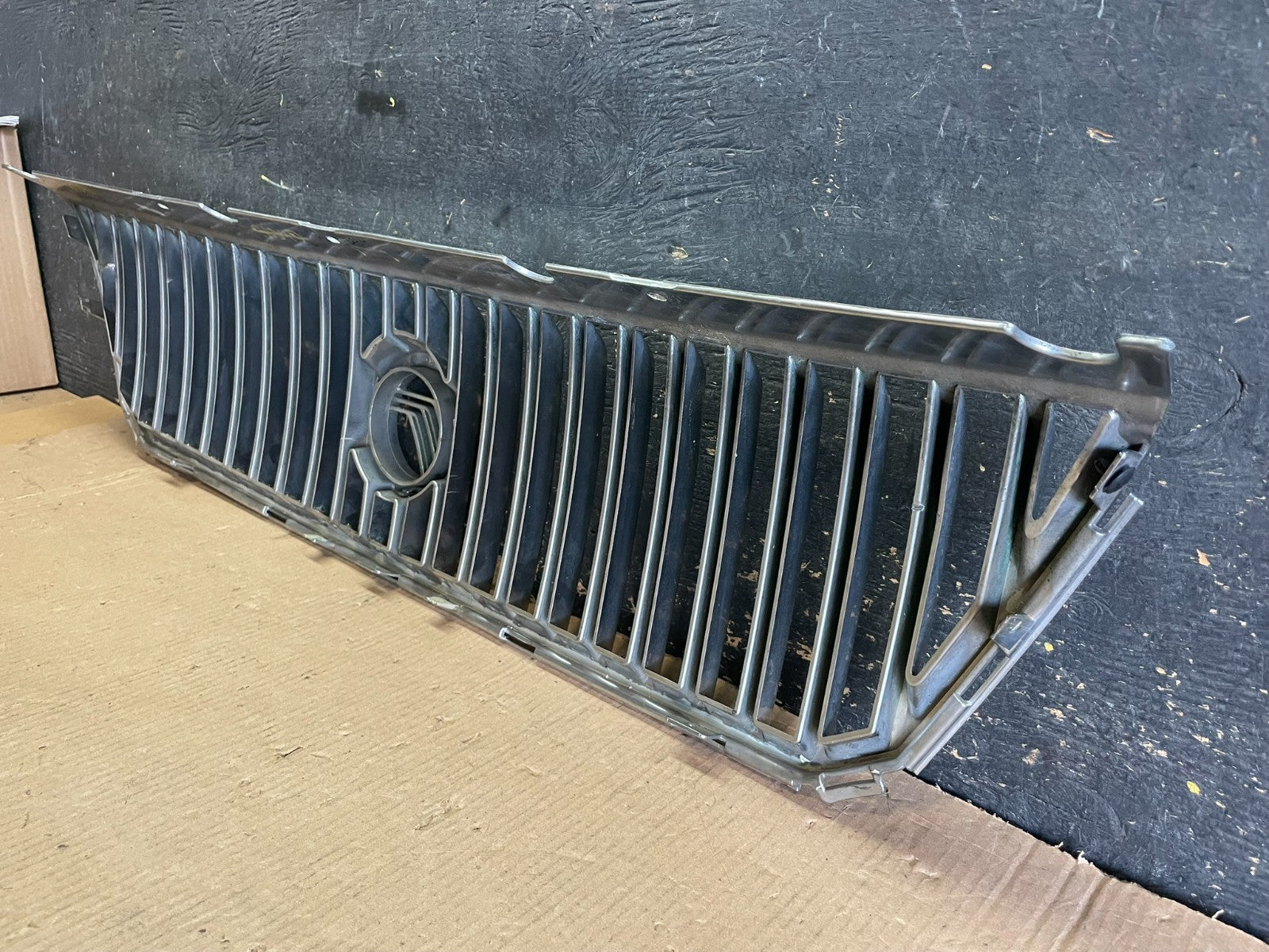 2004 to 2007 Mercury Monterey Front Grill Grille 3F23-17K945 OEM  aa2207 DG8