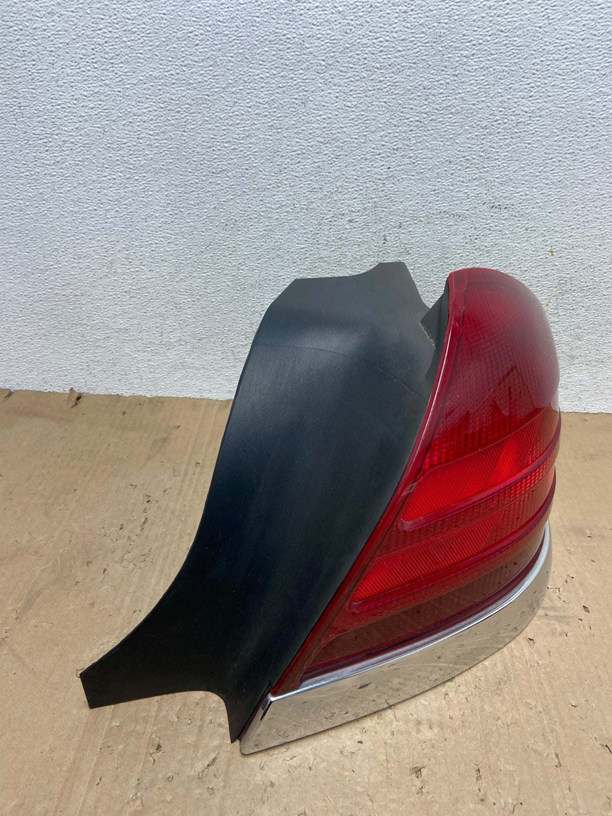 1998-2003 Ford Crown Victoria Right Passenger Rh Side Tail Light AE9362 LK2