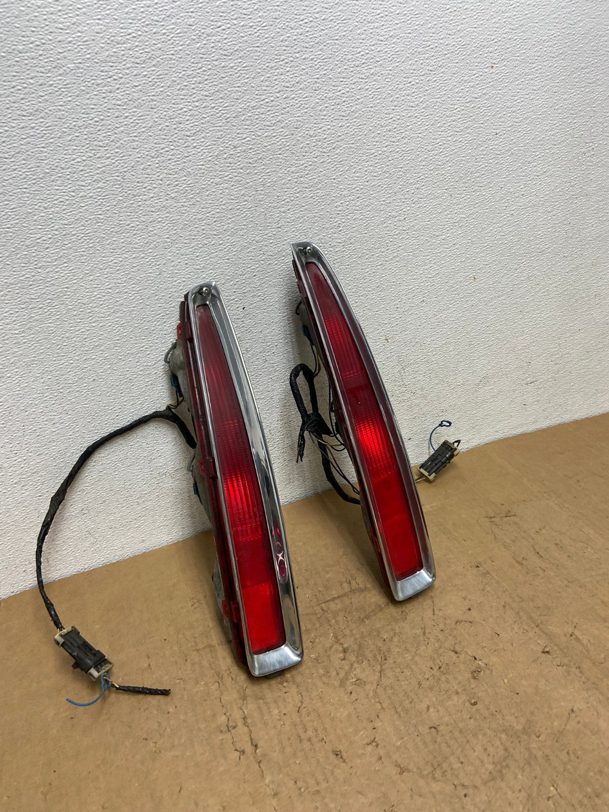 1994 to 1999 Cadillac Deville Left+Right Side Tail lights AD1405 LK2