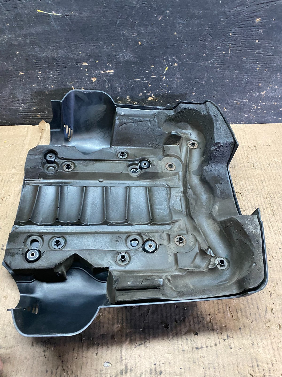 2006 to 2010 BMW 550i 650i 750i Plastic Engine Cover Shield OEM U6152 DG6