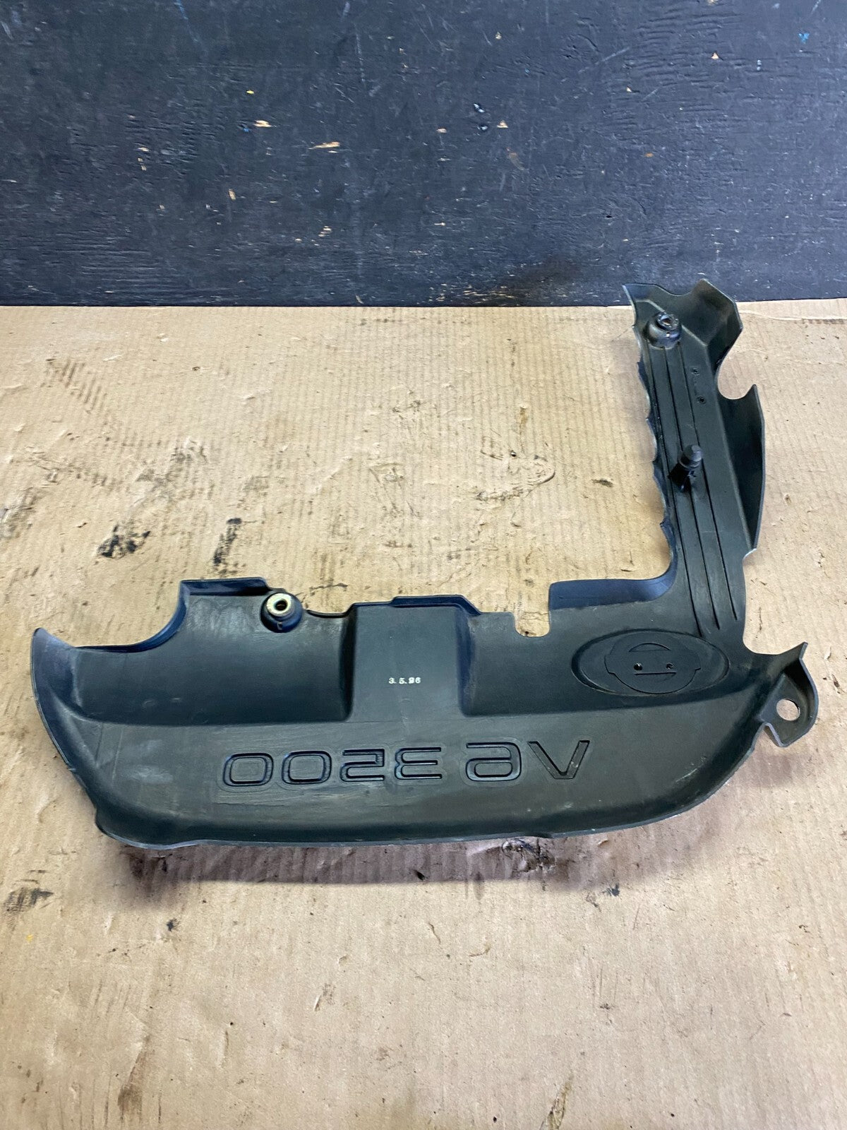 2001 to 2004 Nissan Pathfinder Engine Cover Ornament L9349 DG4