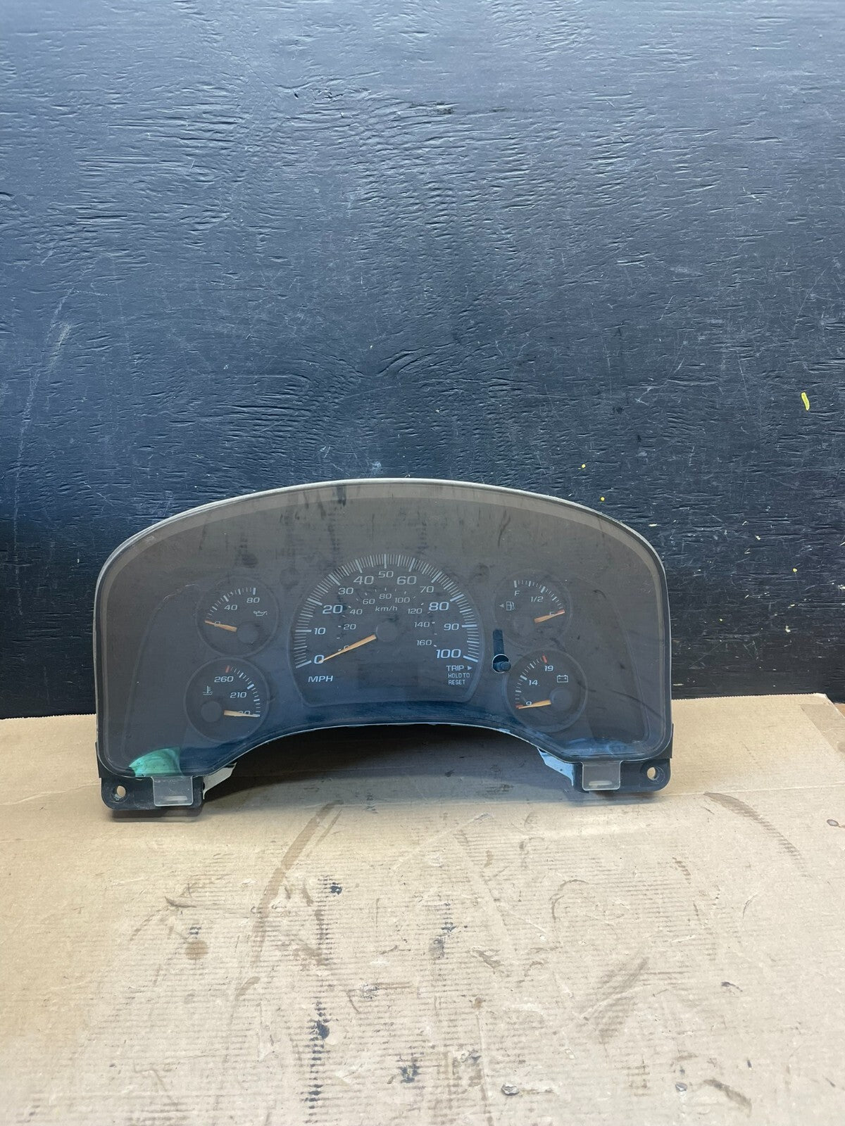 2004 to 2007 Chevrolet Express Speedometer Cluster Gauge n74490
