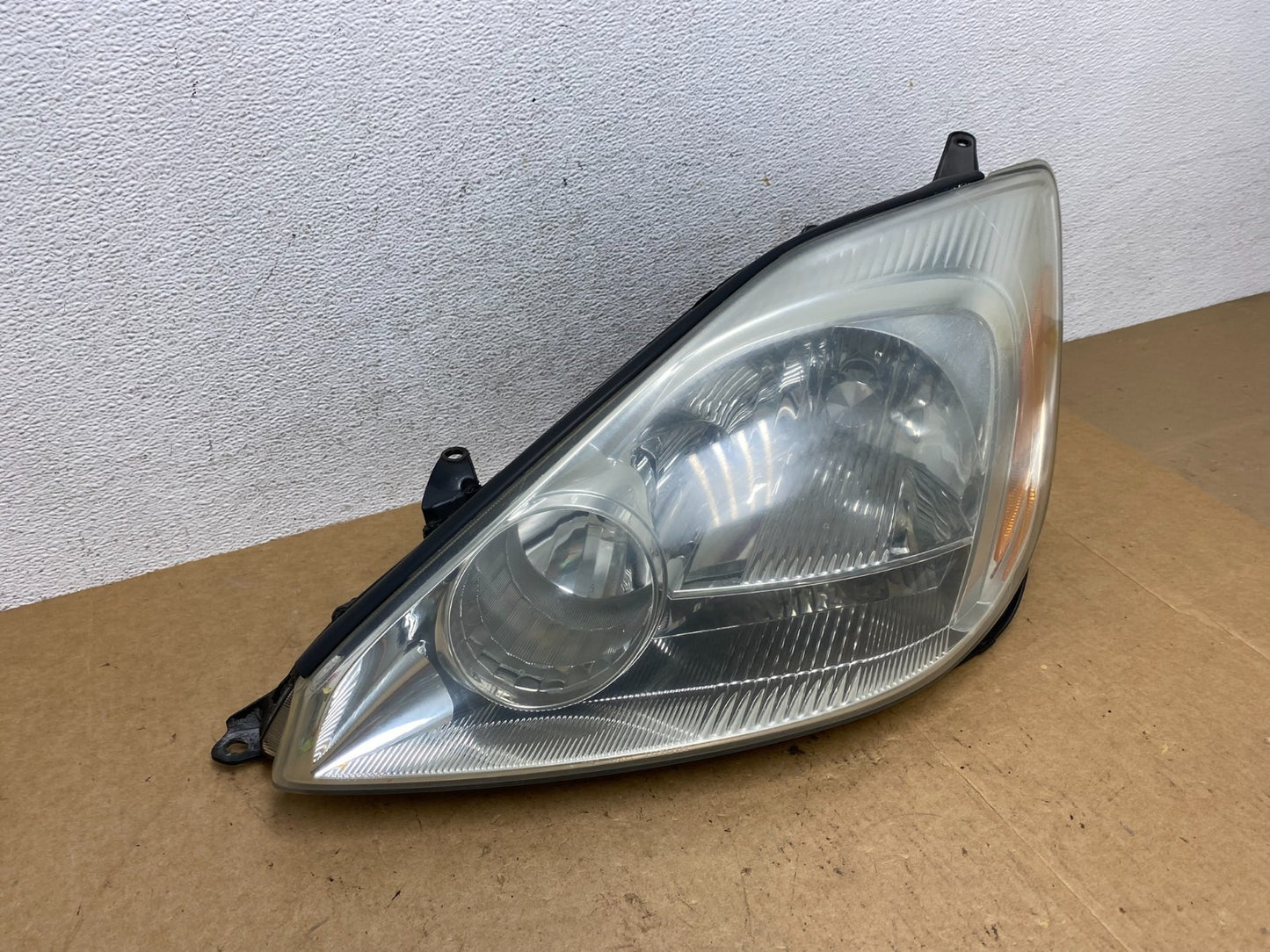 2004-2005 Toyota Sienna Left Driver LH Side Halogen Headlight AE3274 DW2