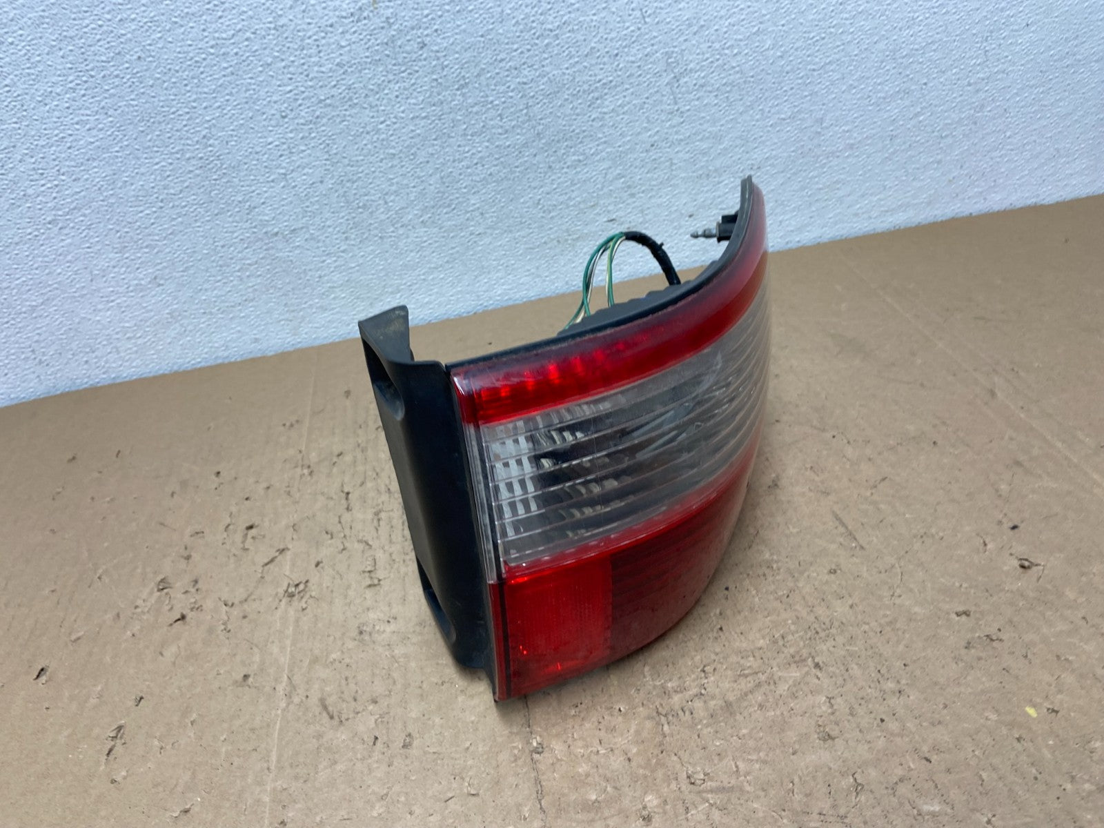2001 2002 2003 Toyota Sienna Left Driver Lh Side Tail Light AC7219 DW2