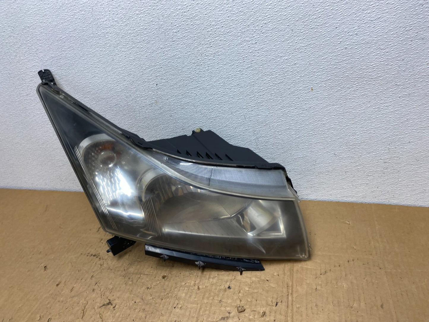 2011 to 2015 Chevrolet Cruze Halogen Right Passenger Rh Headlight AC8128 DW1