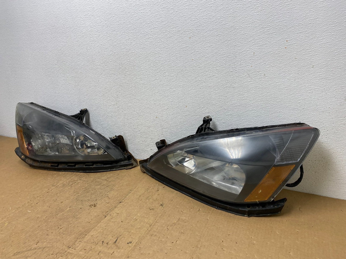 2003 - 2007 Honda Accord Left+Right Set Halogen Headlights AD0567 DW1