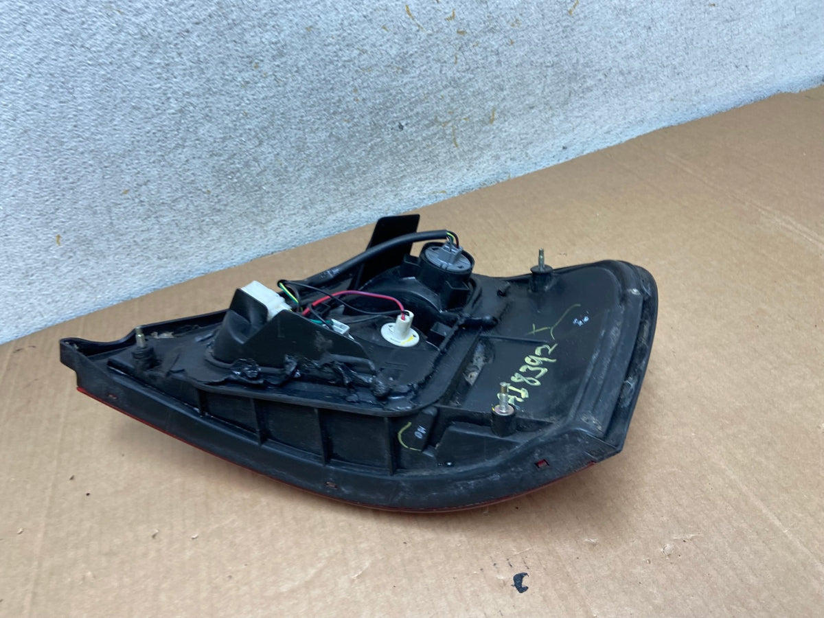 2000 to 2001 Nissan Altima Left Driver LH Side Tail Light AI8392 LK5