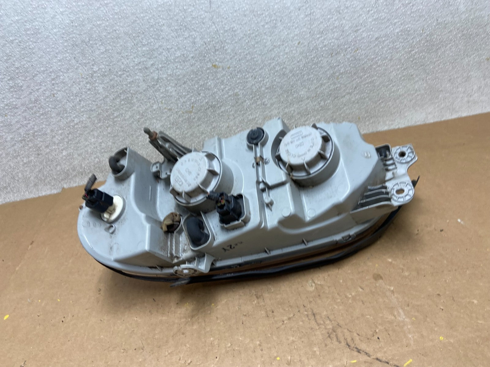 2002 to 2005 Kia Sedona Right Passenger RH Side Headlight Oem Z7004 DW5