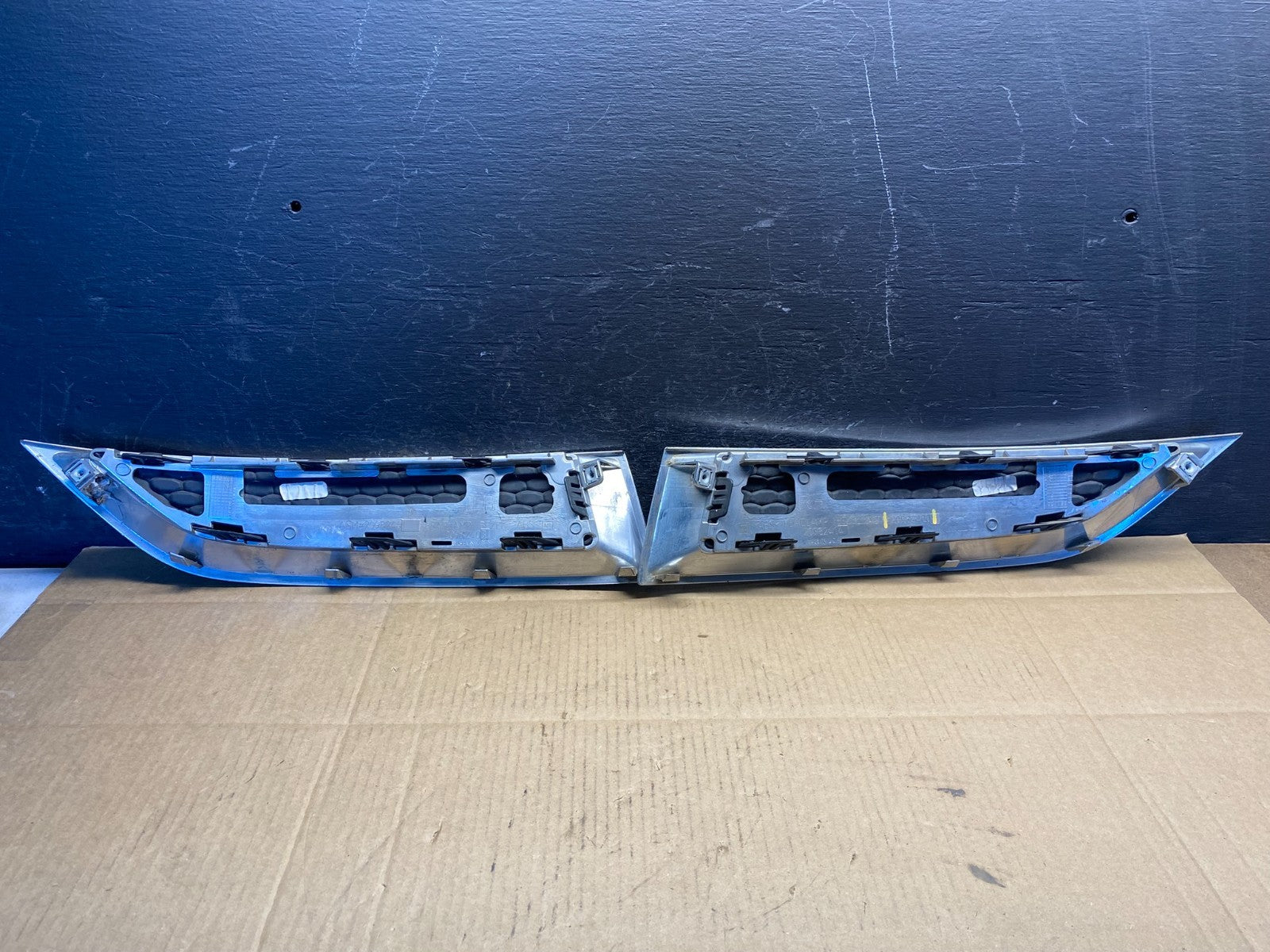 2013 to 2016 GMC Acadia Right+Left Set Upper Bumper Grille Cover ad5039 DG3