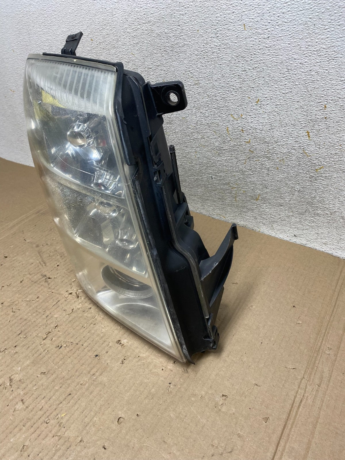 2007 - 2014 Cadillac Escalade Right Passenger Side Xenon HID Headlight AI9652 LK1