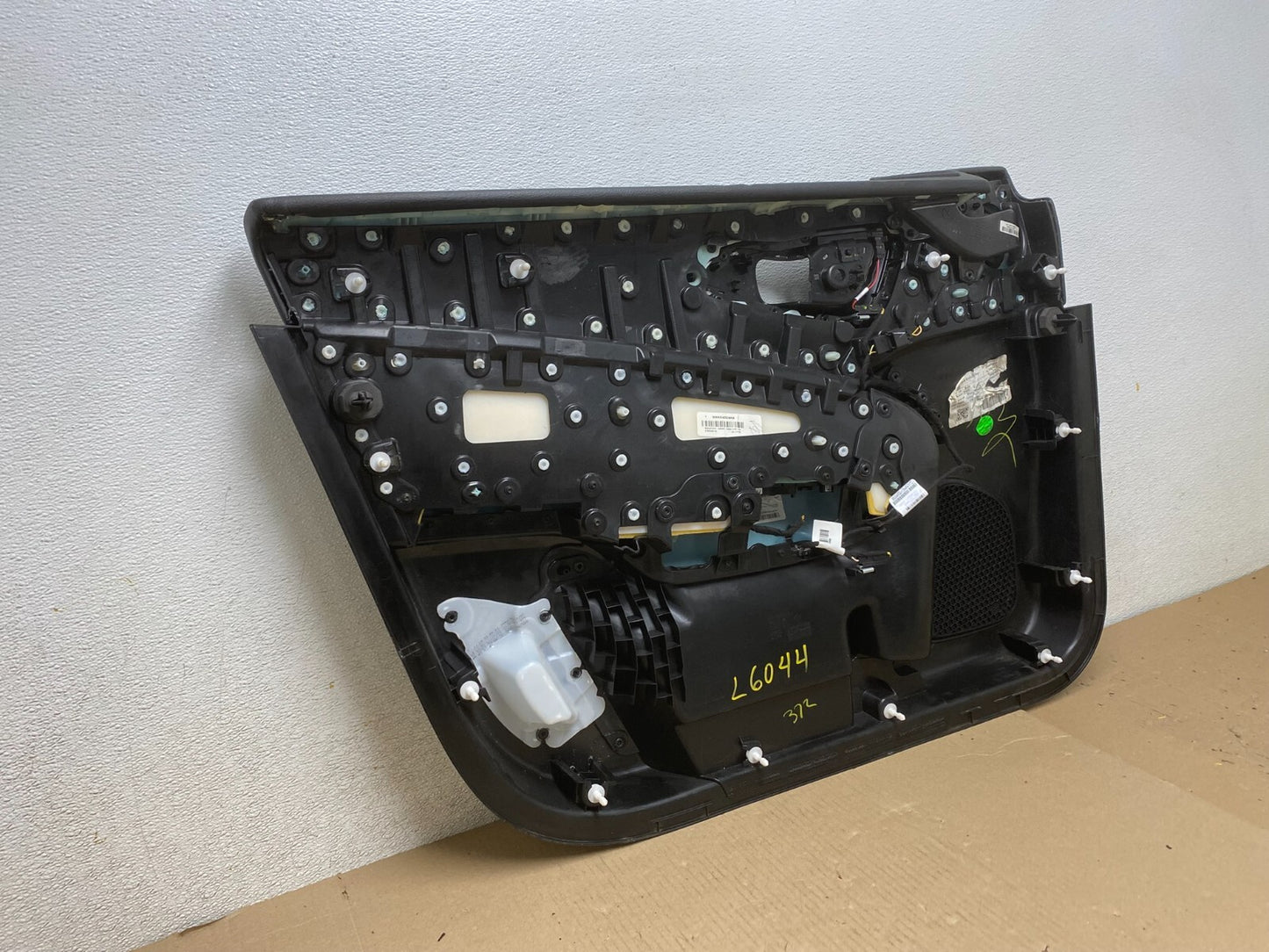 2015 to 2017 Chrysler 200 Front Right Passenger Side Door Panel OEM L6044 DG8
