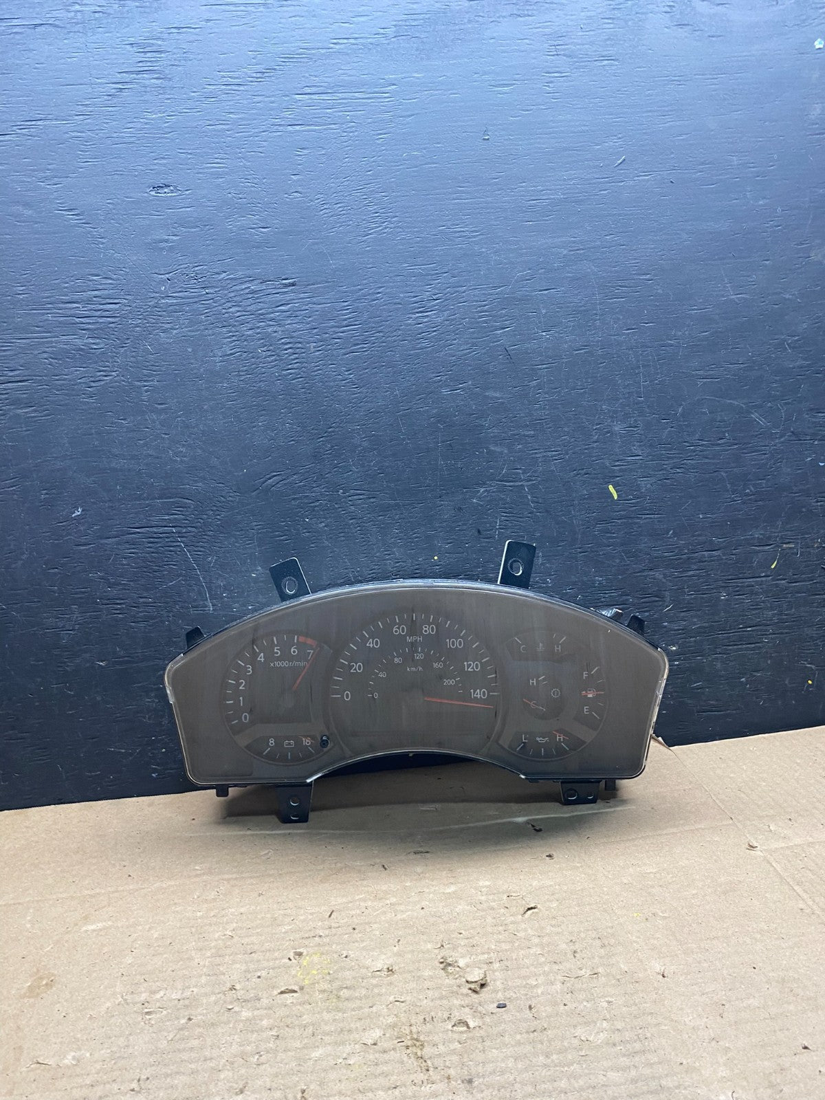 2005 to 2007 Nissan Armada Speedometer Cluster Gauge Q2324 DG0