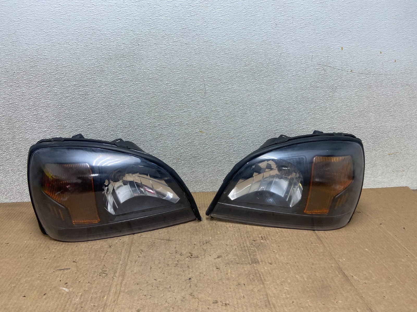 2000 to 2005 Cadillac Deville Left+Right Side LED Black Headlights AA6919 DG0