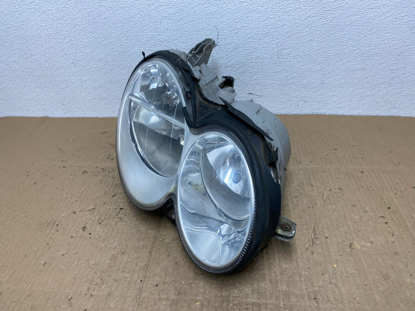 2003-2005 Mercedes Benz W209 CLK Right Passenger Halogen Headlight AC0108 DW1
