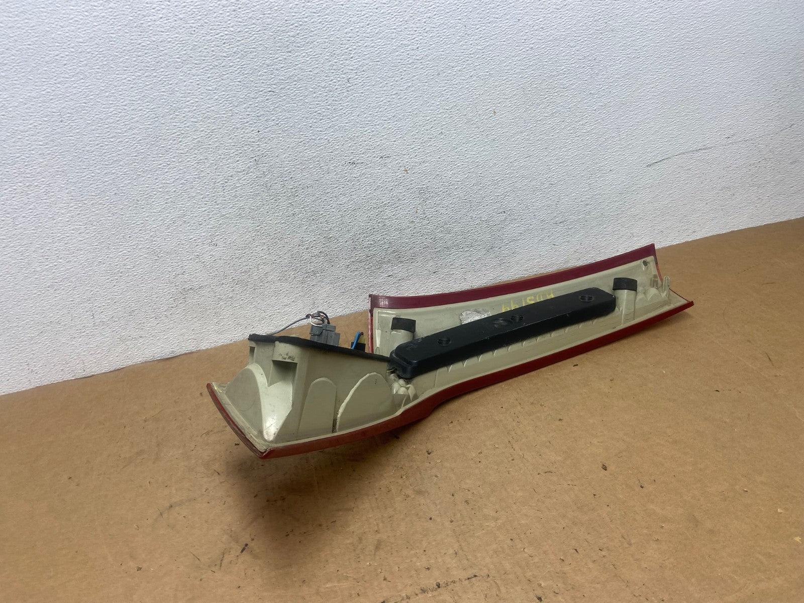 2008 to 2013 Volvo XC70 V70 Right Passenger Tail Light Upper AD5194 LK6