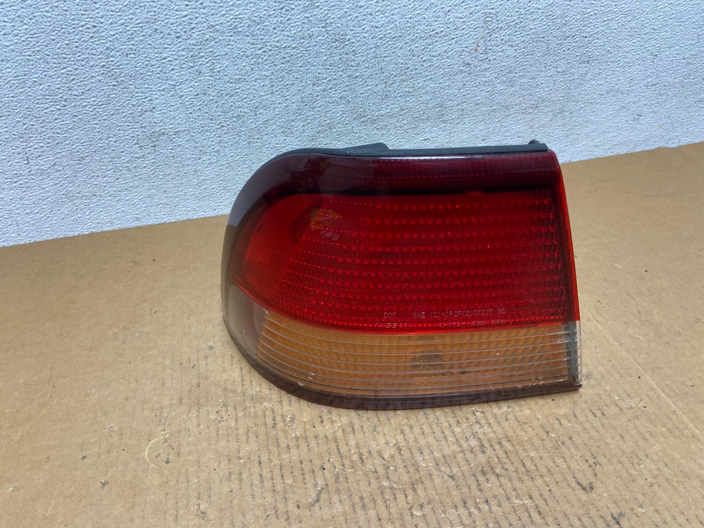 1997 1998 1999 Nissan Maxima Left Driver LH Side Tail light AE0524 LK0