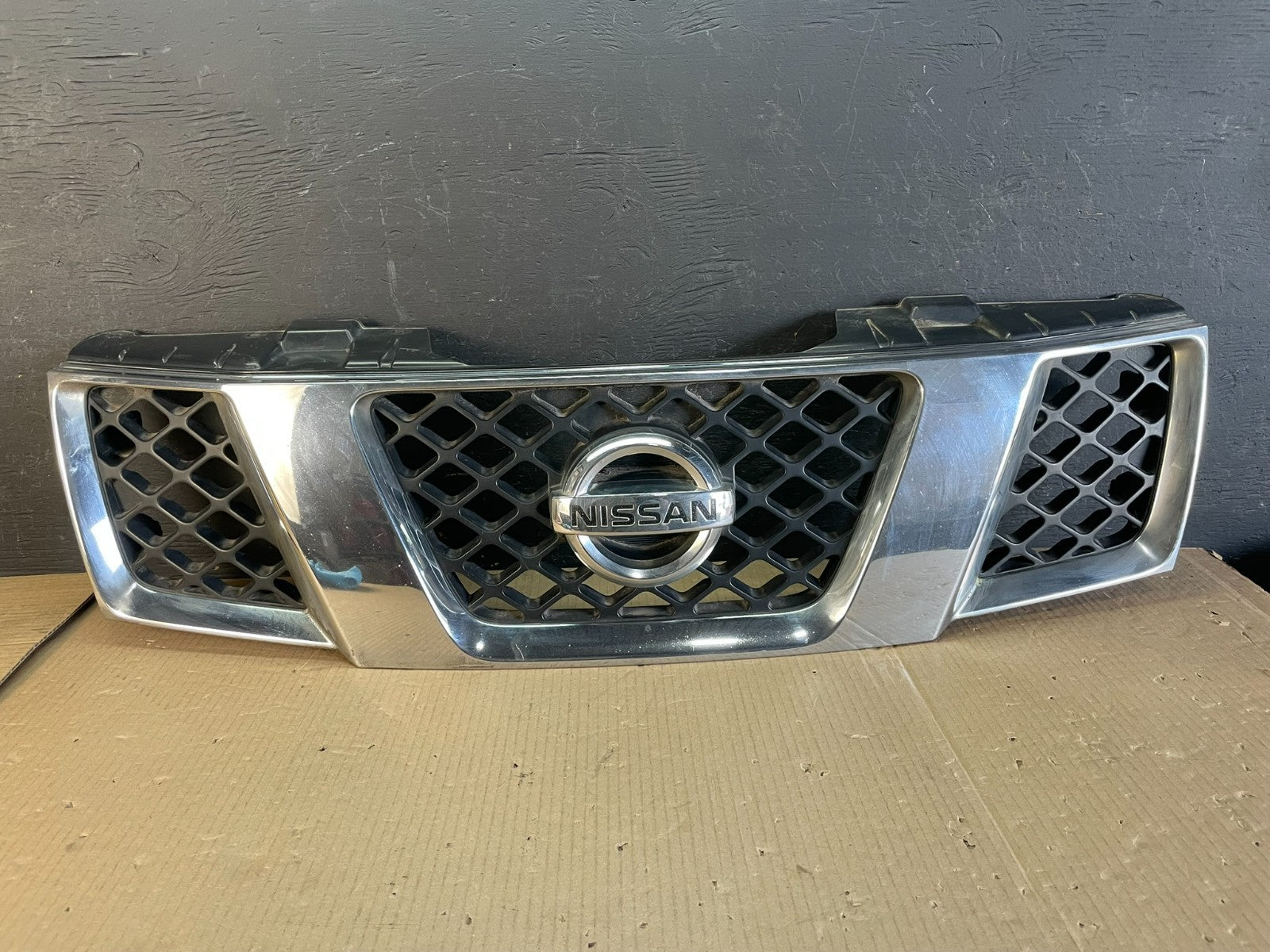 2005 2006 2007 Nissan Pathfinder Chrome Front Upper Grill Grille AE3729 DG0