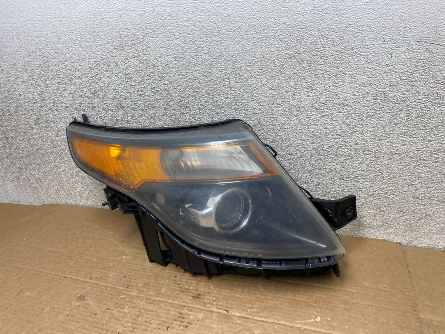 2011 to 2015 Ford Explorer Right Passenger Halogen Headlight Oem Z1508 PS1