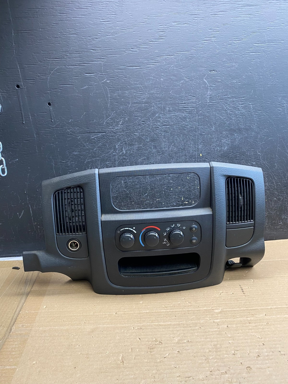 2002 to 2005 Dodge Ram Radio Climate Control Dash Air Vent Bezel Trim AG5261 DG0