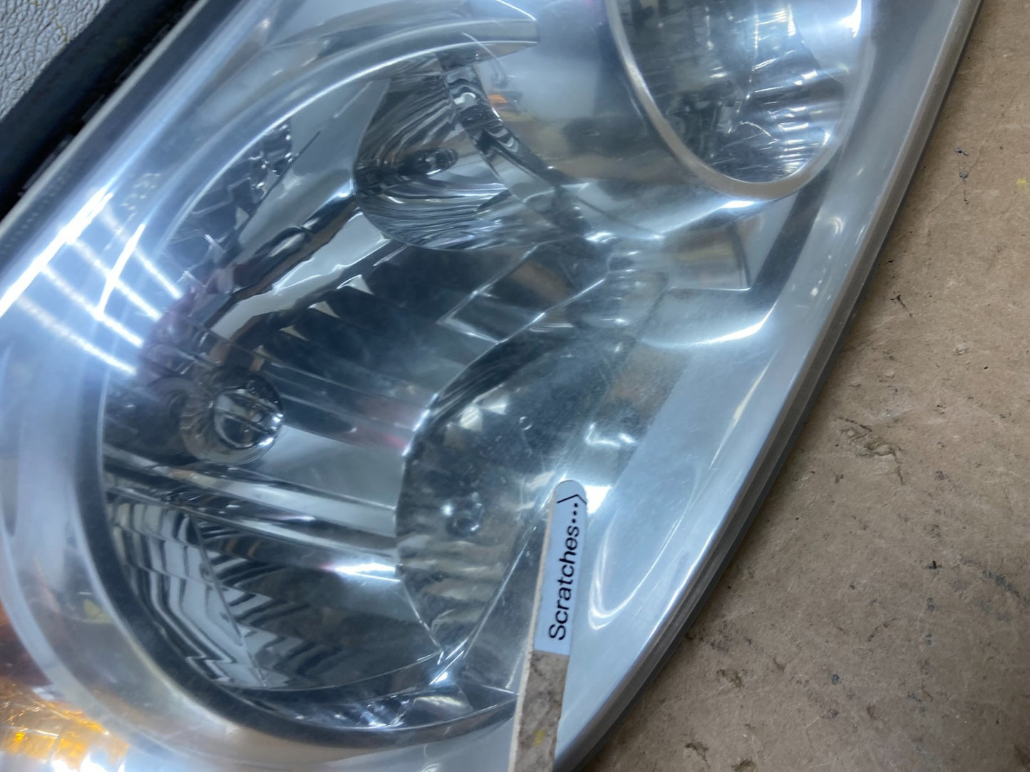 2002 to 2005 Kia Sedona Right Passenger RH Side Headlight Oem Z7004 DW3