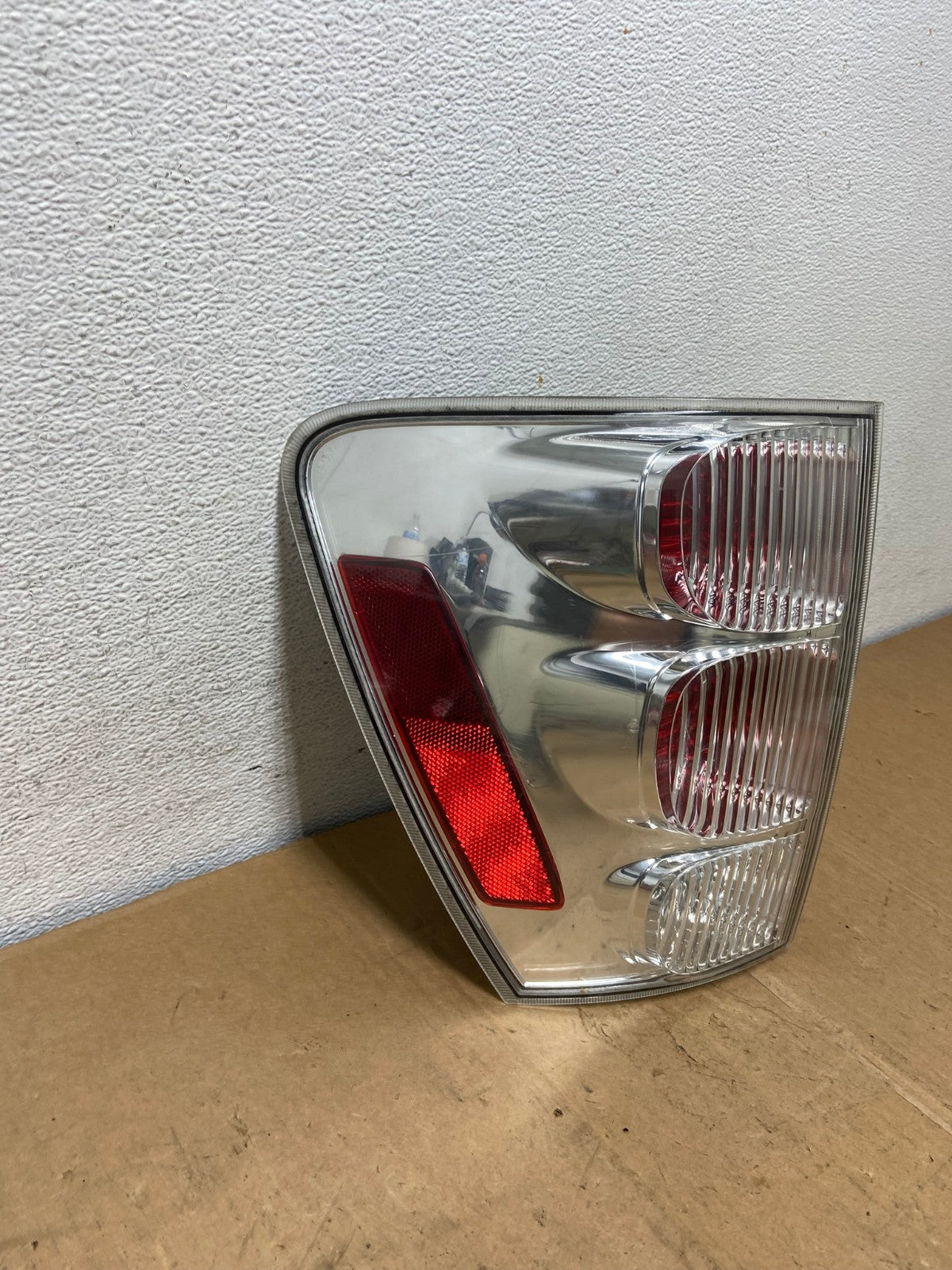 2005 to 2008 Chevrolet Equinox Left Driver Lh Side Tail Light AD1196 LK2
