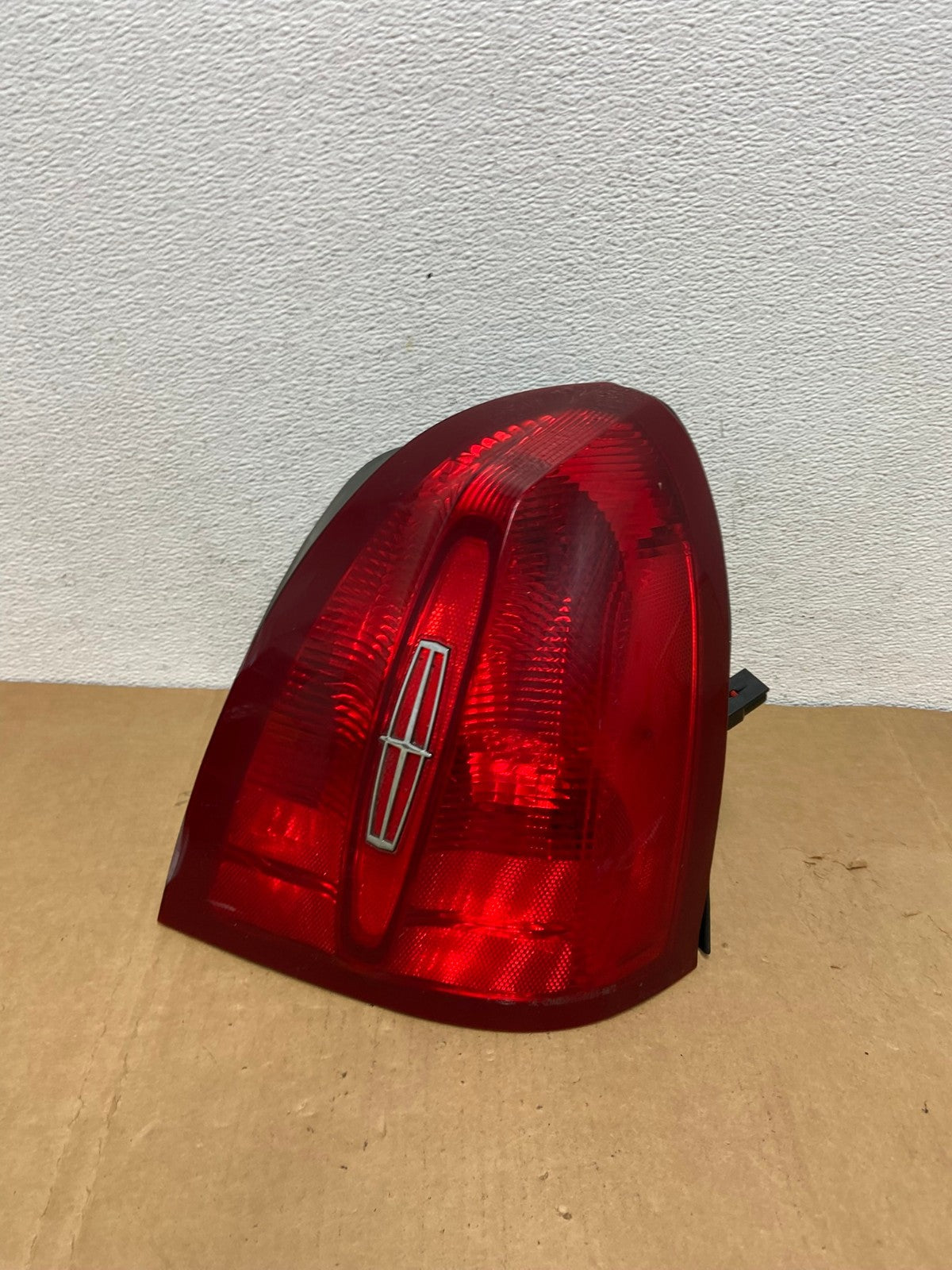 1998 to 2002 Lincoln Town Car Right Passenger RH Tail Light AC8402 LK0