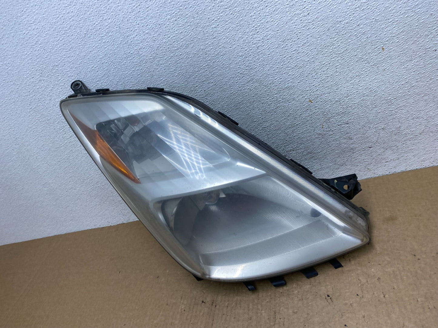 2004-2005 Toyota Prius Right Passenger RH Halogen Headlight AF9784 DW1