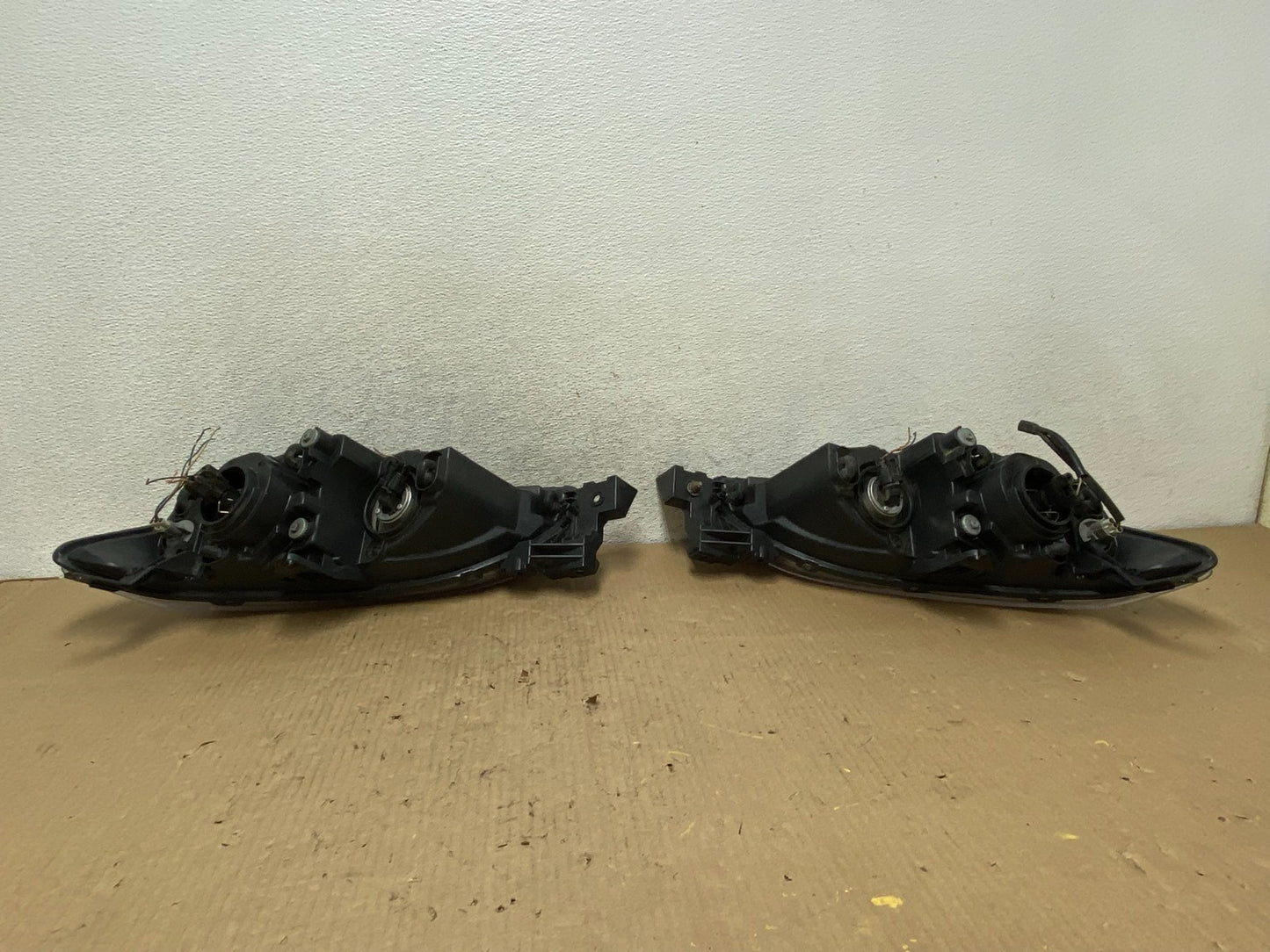 2004 to 2009 Mazda 3 Sedan Left+Right Side Halogen Headlights AG8026 DW7