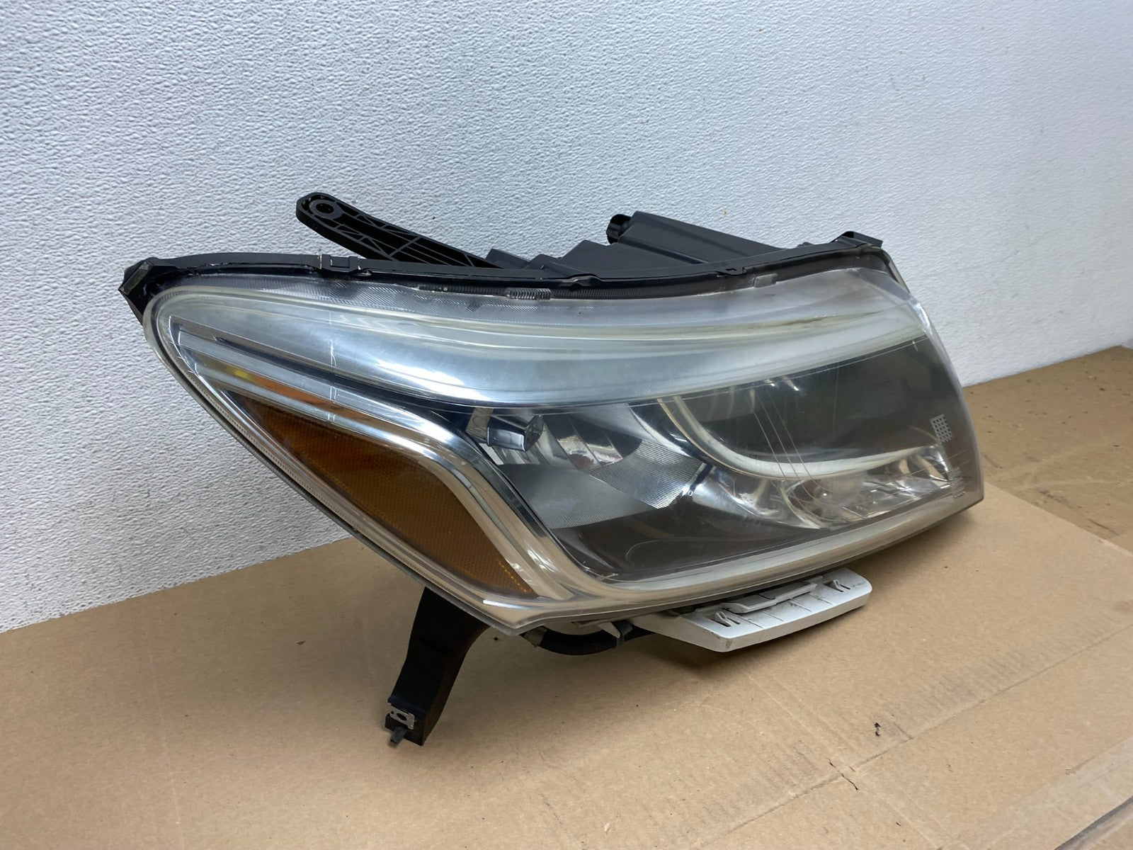 2013 to 2016 Nissan Pathfinder Right Passenger RH Side Headlight AE6631 DW2