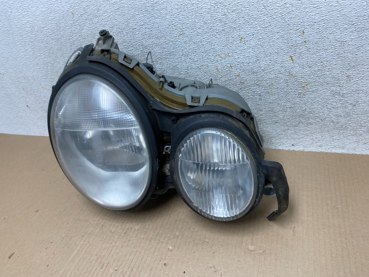 1996-1999 Mercedes E E320 E430 Right Passenger Xenon HID Headlight AJ2420 DW1