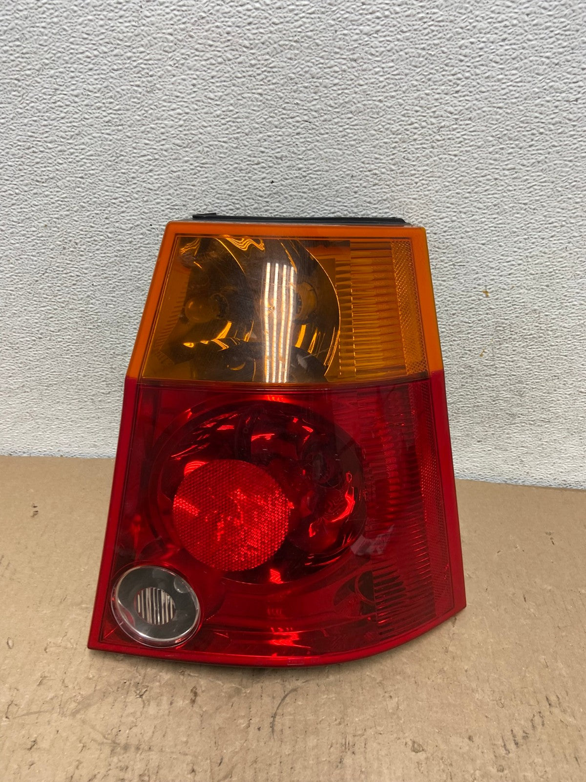 2004 to 2006 Chrysler Pacifica Right Passenger Rh Side Tail Light AF3292 LK0