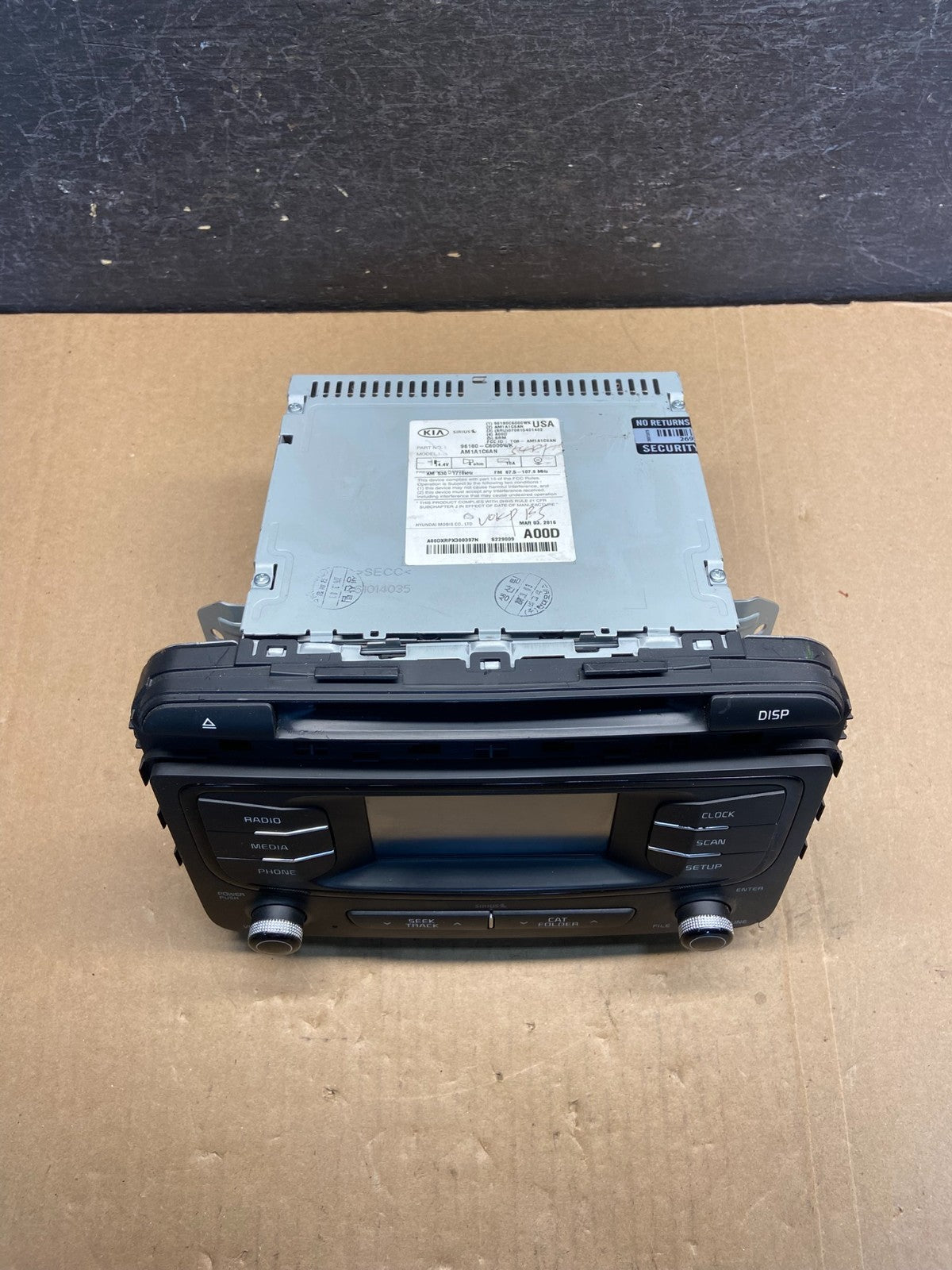 2016 to 2018 Kia Sorento AM/FM CD Radio Screen Display AG1605 DW3