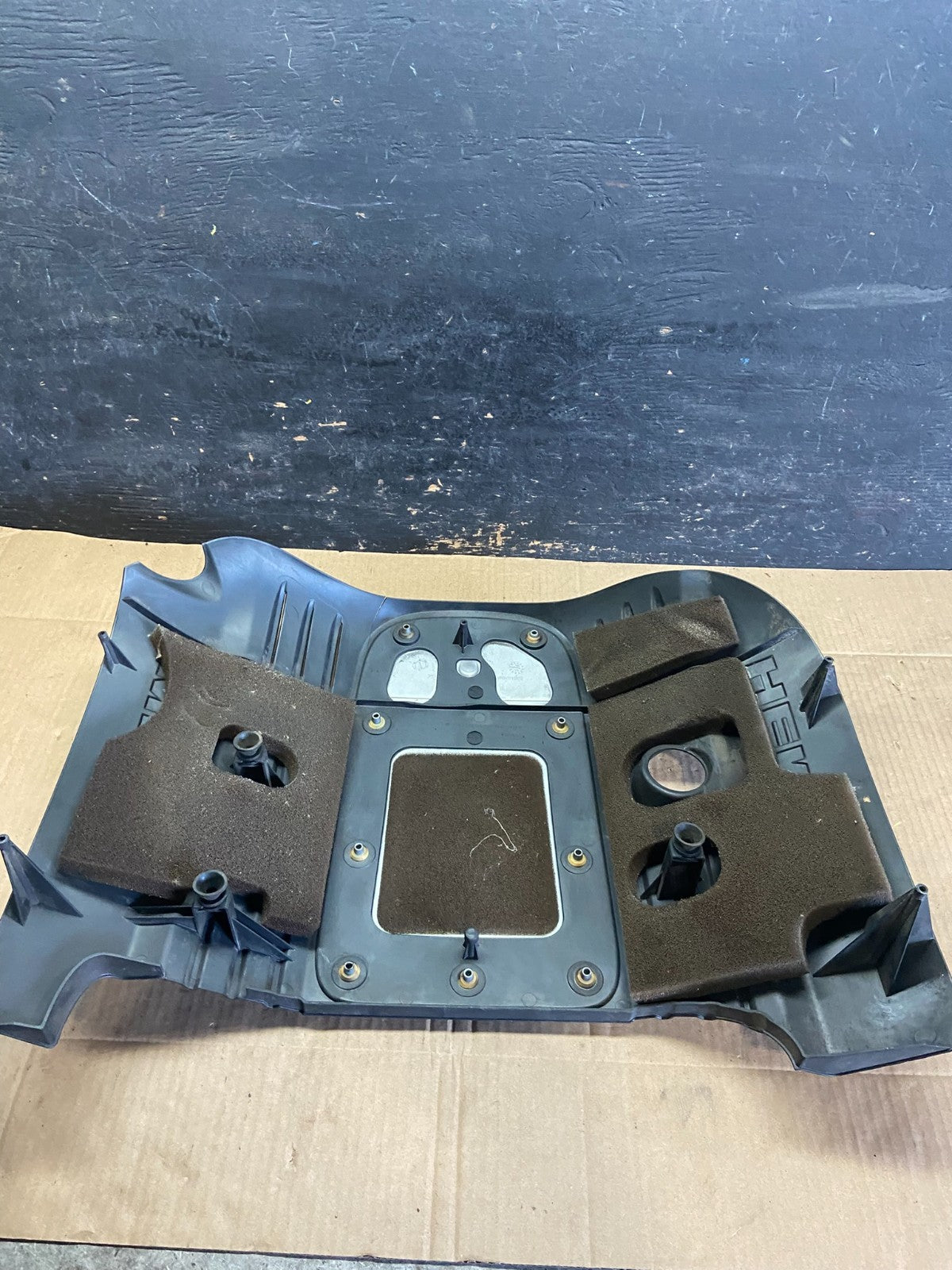2005 to 2010 Jeep Grand Cherokee 5.7L Hemi Engine Cover Plastic Shield R7326 DG4